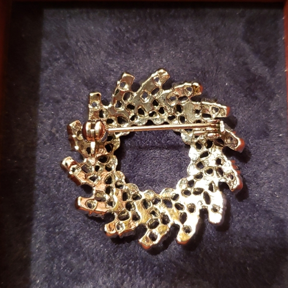 Blue Stone Wreath-shaped Pin - Picture 3 of 4